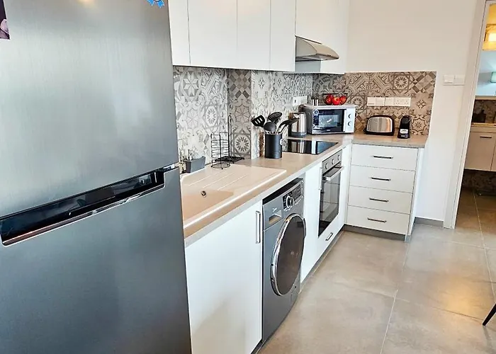 Sealife Citycenter Residences * Ларнака