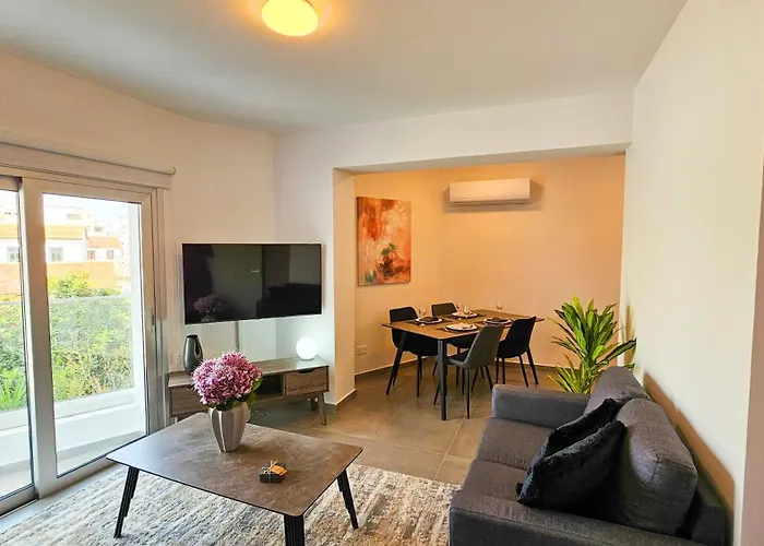 Апартаменти Sealife Citycenter Residences Ларнака