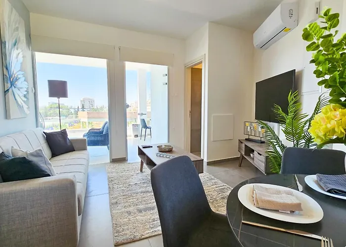 Sealife Citycenter Residences * Ларнака