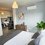 아파트 Sealife Citycenter Residences 라르나카