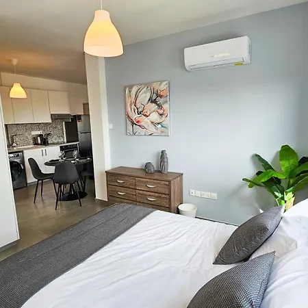 アパート Sealife Citycenter Residences ラルナカ